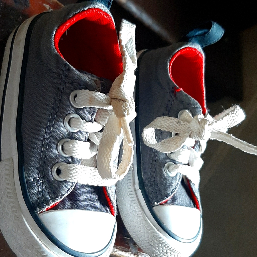 Baby gray converse size 4